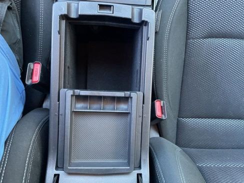 Used 2019 Subaru Outback 2.5i Premium image 11