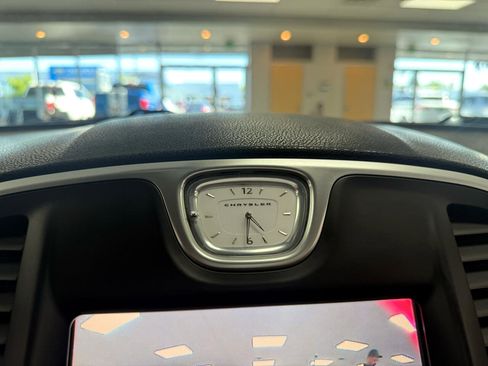 Used 2015 Chrysler 300 Limited image 16