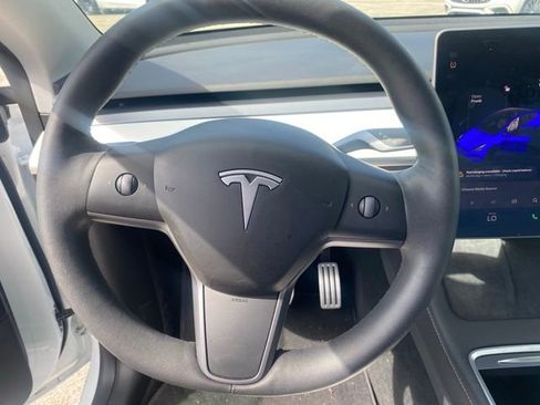 Used 2022 Tesla Model Y Performance AWD/4WD image 17