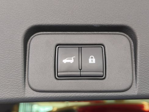 Certified 2024 Nissan Rogue Platinum w/ Platinum Premium Package FWD image 34