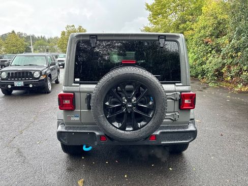 Used 2023 Jeep Wrangler Unlimited Sahara w/ Safety Group AWD/4WD image 8