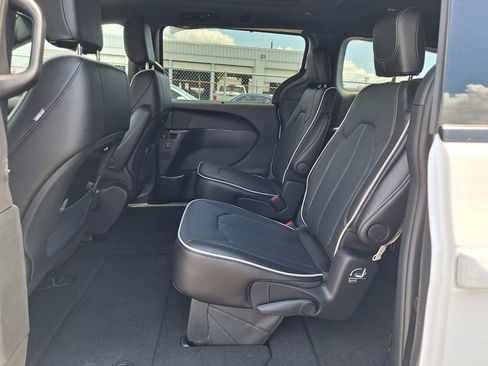 New 2026 Chrysler Pacifica Limited w/ S Appearance Package image 11