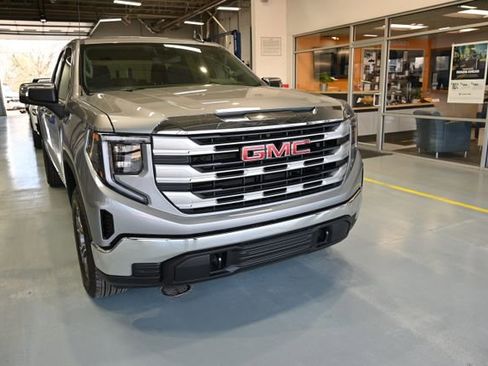 New 2026 GMC Sierra 1500 SLE image 3