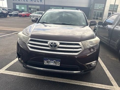 Used 2012 Toyota Highlander SE w/ Tow Pkg AWD/4WD image 2