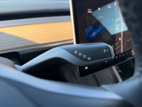 Used 2023 Tesla Model 3 Standard Range image 13