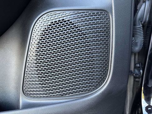 Used 2025 Chrysler Pacifica Select FWD image 35