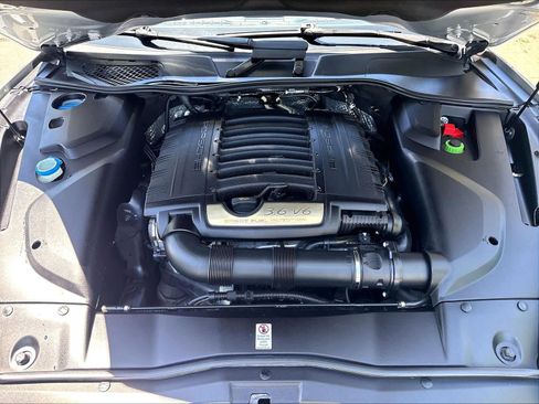 Used 2017 Porsche Cayenne Platinum Edition AWD/4WD image 13