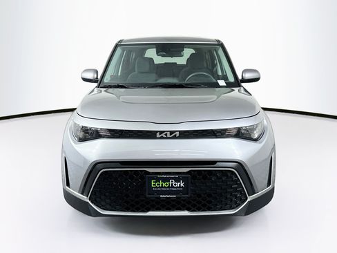 Used 2025 Kia Soul LX w/ LX Technology Package FWD image 2