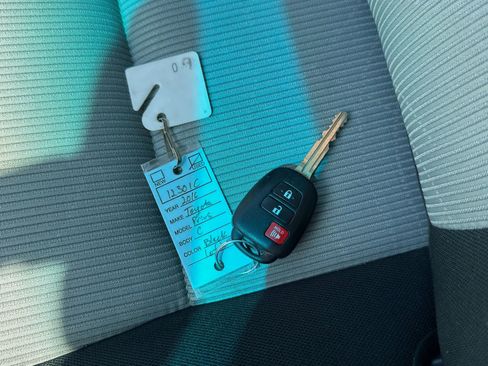 Used 2016 Toyota Prius C Persona Series image 2