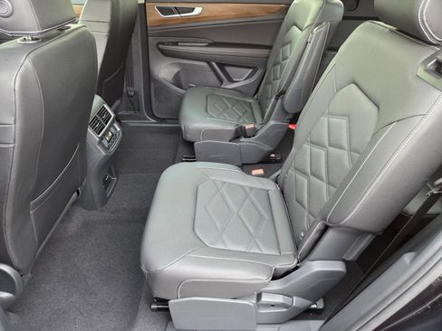 New 2026 Volkswagen Atlas SE FWD image 8