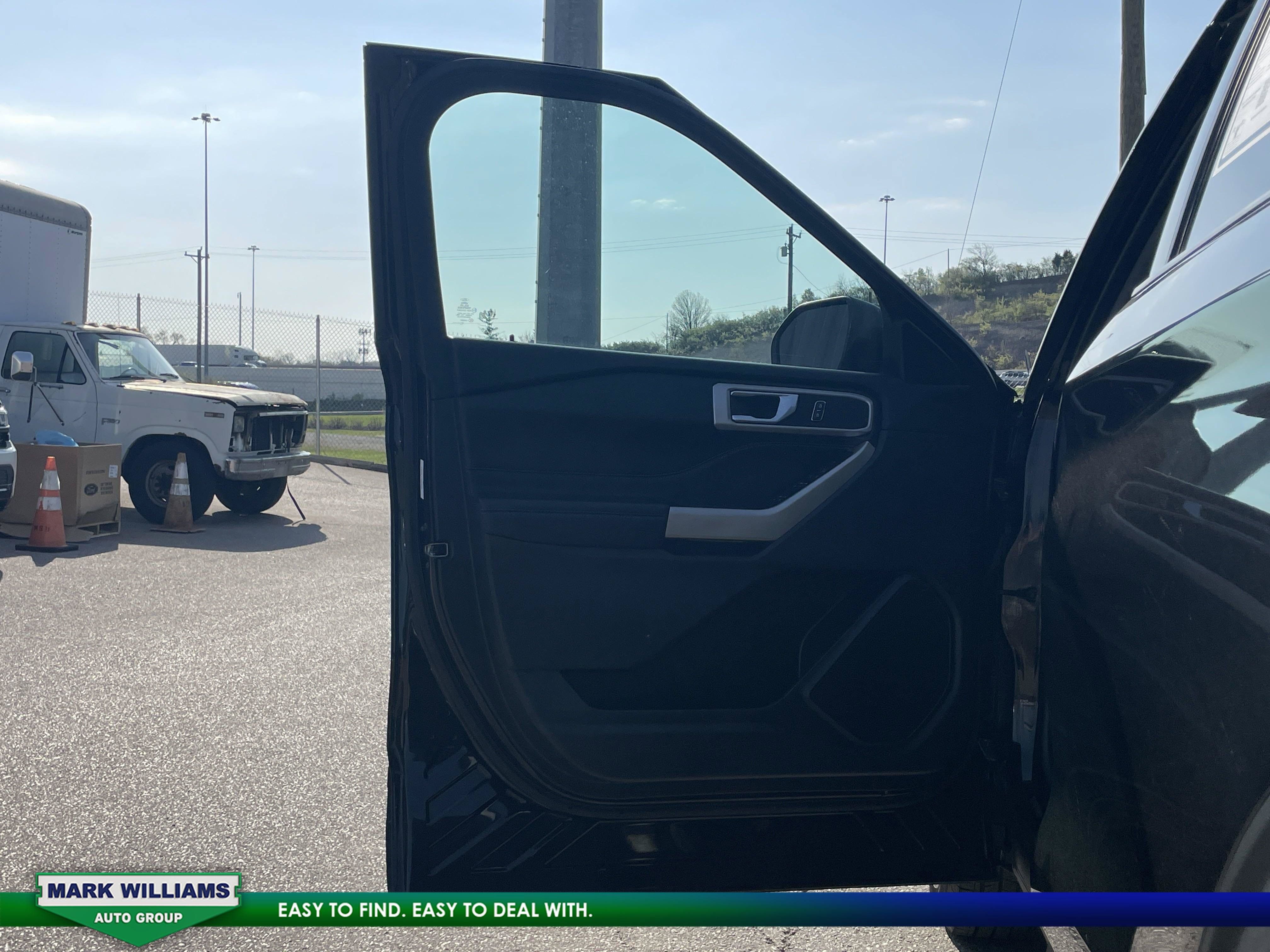 Used 2022 Ford Explorer XLT AWD/4WD image 12