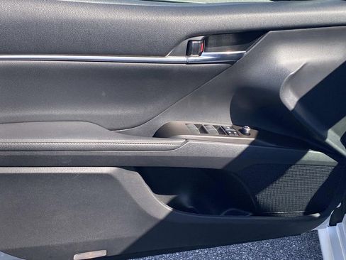 Used 2021 Toyota Camry XLE image 13