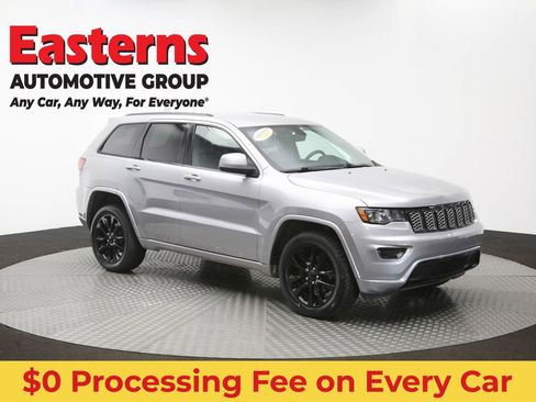 Used 2017 Jeep Grand Cherokee Laredo AWD/4WD image 48