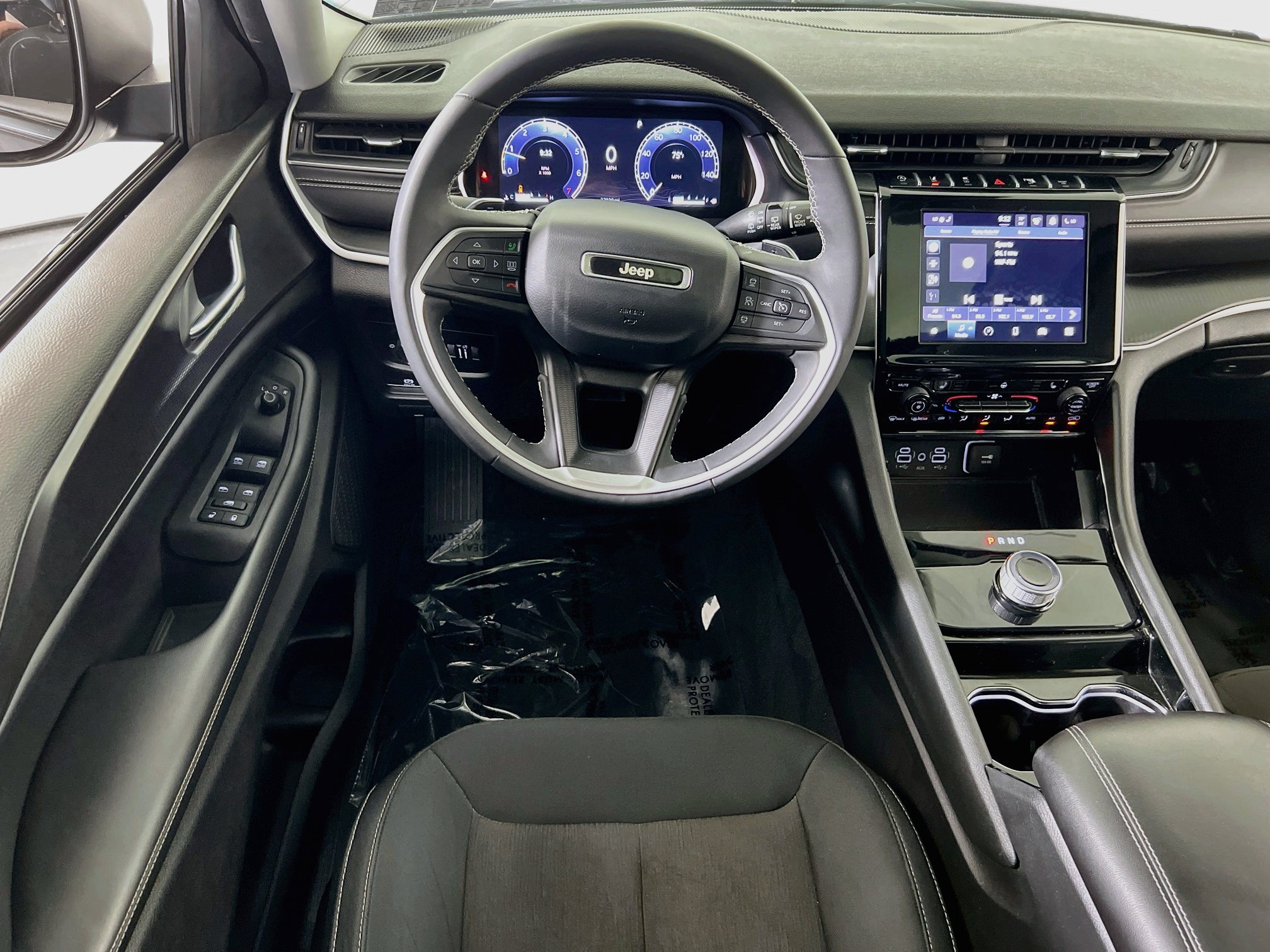Used 2023 Jeep Grand Cherokee L Laredo w/ Luxury Tech Group I AWD/4WD image 22