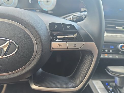 Used 2022 Hyundai Elantra Limited FWD image 17