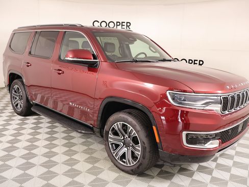 Used 2022 Jeep Wagoneer Series III RWD image 1