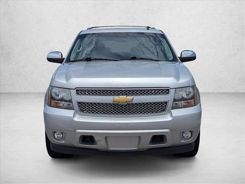 Used 2013 Chevrolet Suburban LTZ RWD image 2