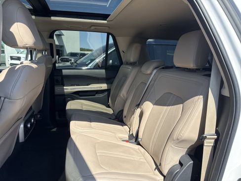 Used 2024 Ford Expedition Max Limited AWD/4WD image 9
