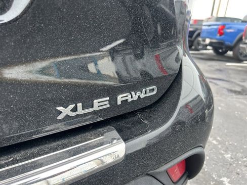 Used 2020 Toyota Highlander XLE image 11