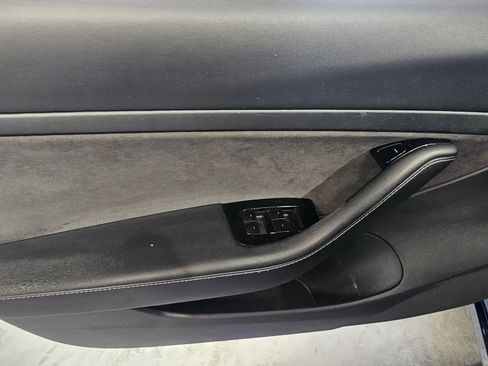 Used 2020 Tesla Model 3 Standard Range Plus image 11