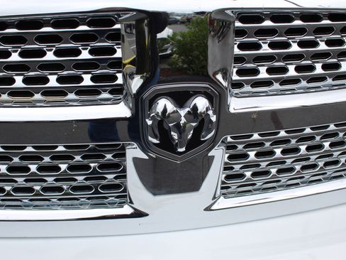 Used 2013 RAM 1500 Laramie w/ Convenience Group AWD/4WD image 9
