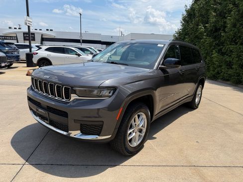 Used 2023 Jeep Grand Cherokee L Laredo RWD image 7