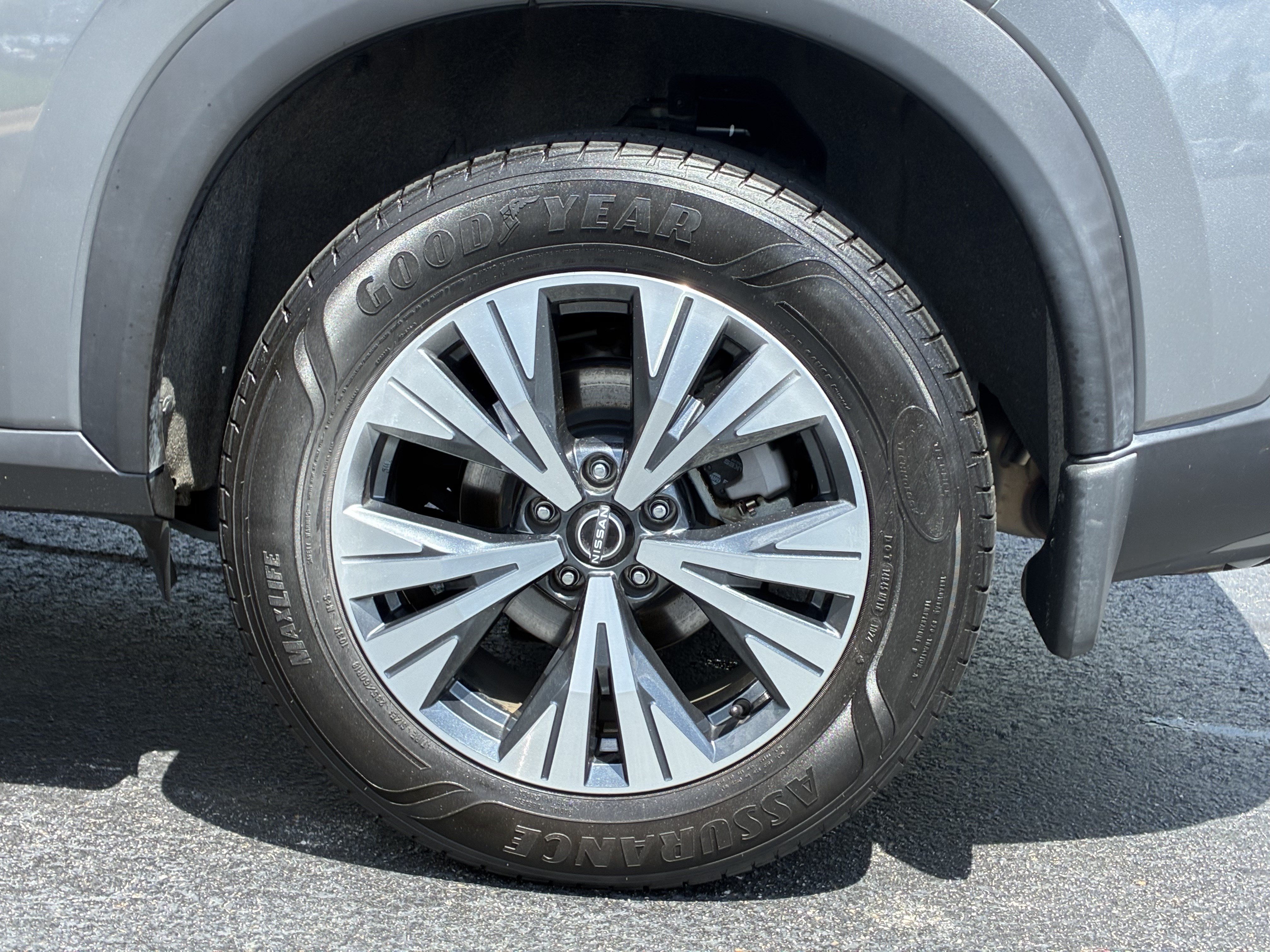 Used 2022 Nissan Rogue SV FWD image 9