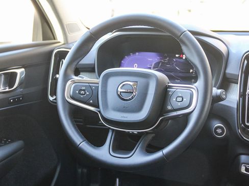 Certified 2025 Volvo XC40 B5 Core w/ Protection Package Premier image 17