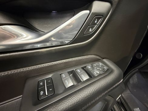 Used 2024 GMC Yukon XL Denali AWD/4WD image 29