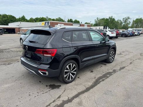 Used 2023 Volkswagen Taos SE AWD/4WD image 3