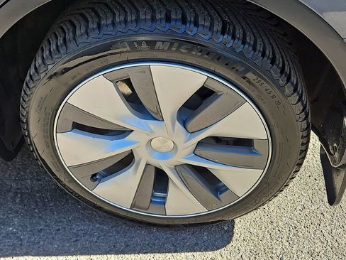 Used 2023 Tesla Model Y Performance image 10