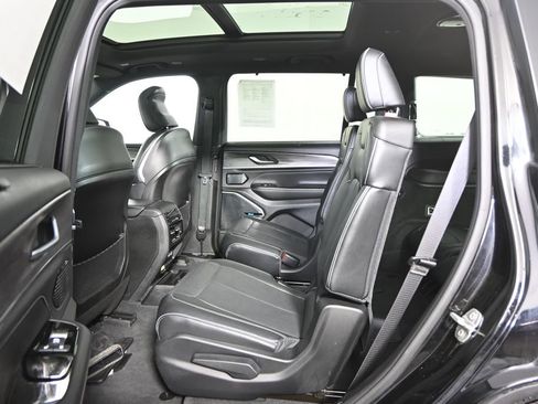 Used 2021 Jeep Grand Cherokee L Overland w/ Advanced Protech Group III AWD/4WD image 19