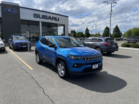 Used 2022 Jeep Compass Latitude AWD/4WD image 12