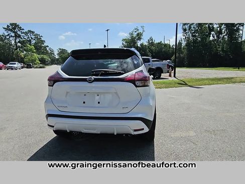 Used 2024 Nissan Kicks SR w/ SR Premium Package FWD image 23