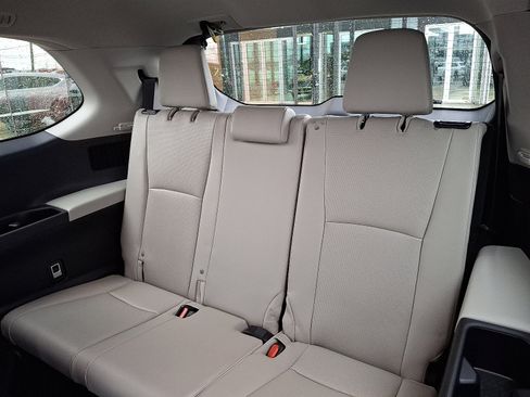 Used 2024 Toyota Grand Highlander XLE image 10