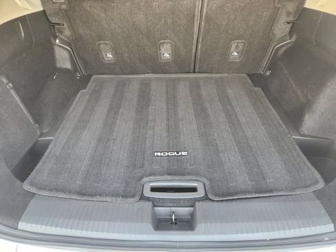 Used 2025 Nissan Rogue SV FWD image 28