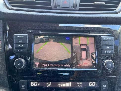 Used 2018 Nissan Rogue SV w/ Premium Package FWD image 16