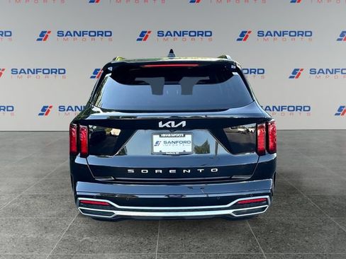 Used 2022 Kia Sorento S w/ Panoramic Sunroof Package FWD image 4