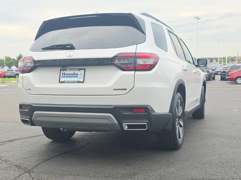 Used 2025 Honda Pilot Touring image 9