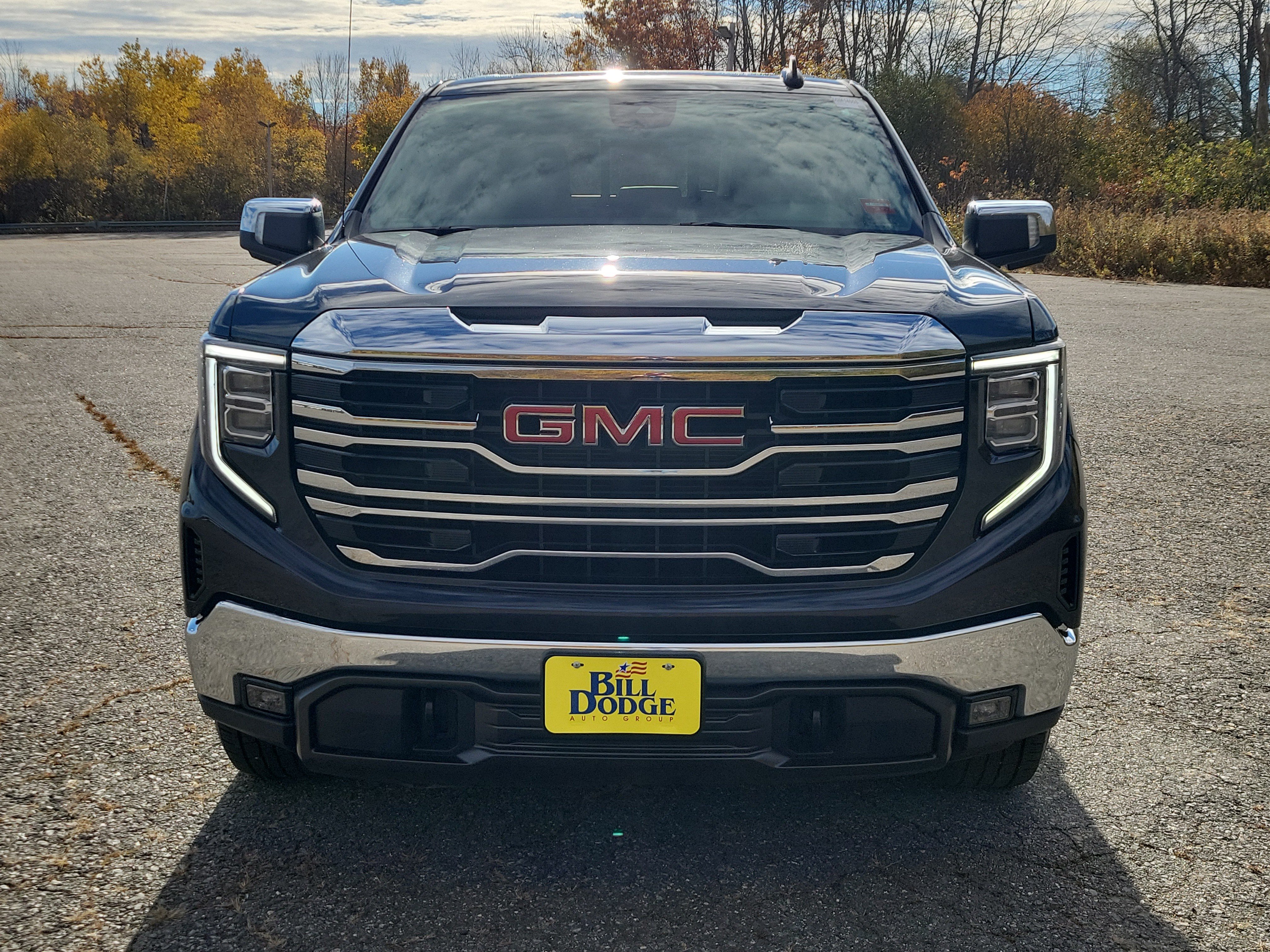 Used 2025 GMC Sierra 1500 SLT w/ SLT Premium Package AWD/4WD image 2