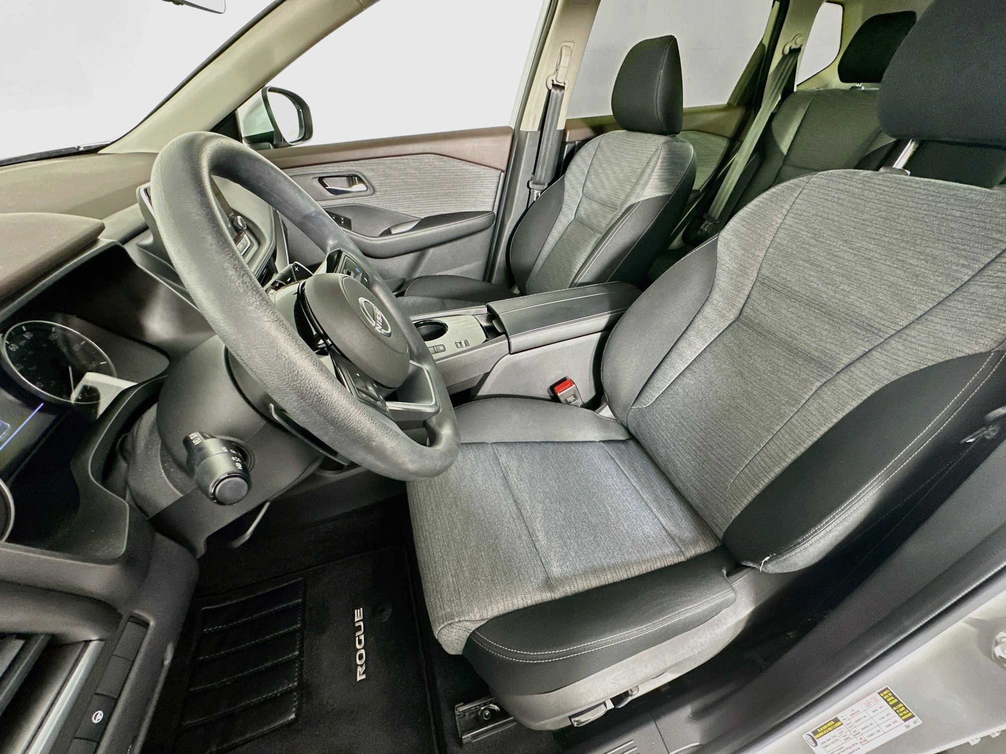 Used 2023 Nissan Rogue SV FWD image 13