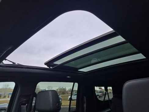 Used 2025 Chevrolet Suburban Z71 w/ Comfort Package image 40