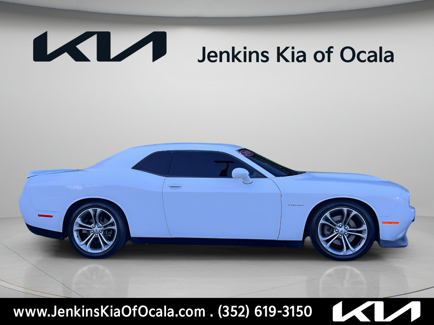 Used 2020 Dodge Challenger R/T RWD image 2