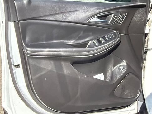 Used 2022 Buick Encore GX Essence image 11