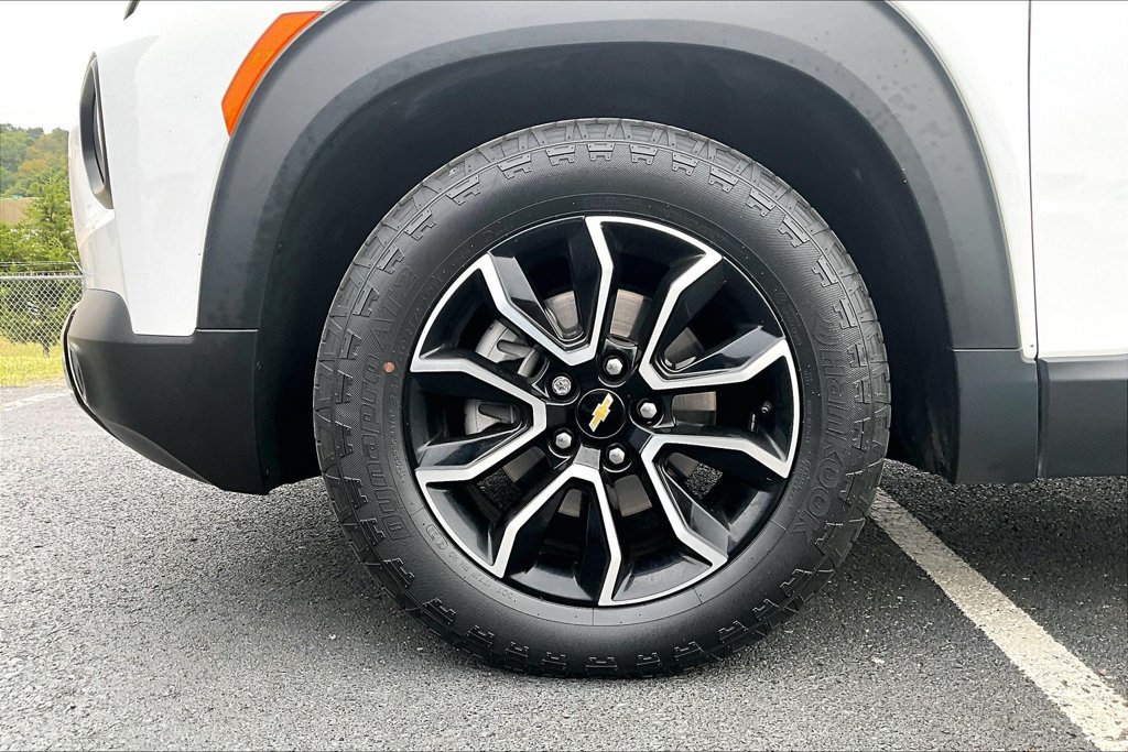 Used 2023 Chevrolet TrailBlazer ACTIV FWD image 2