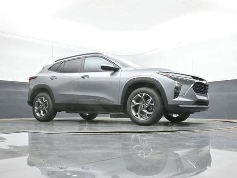 New 2026 Chevrolet Trax LT w/ Driver Confidence Package image 15