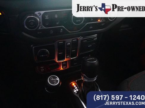 Used 2025 Jeep Gladiator Rubicon w/ Convenience Group AWD/4WD image 13