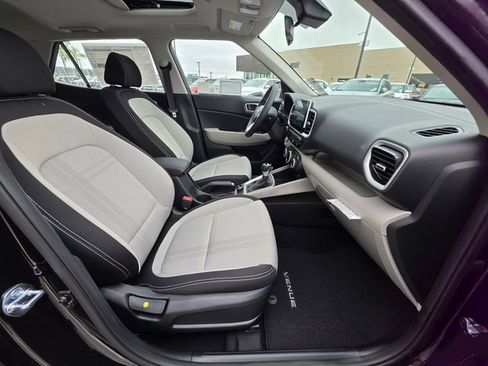 New 2025 Hyundai Venue SEL image 10