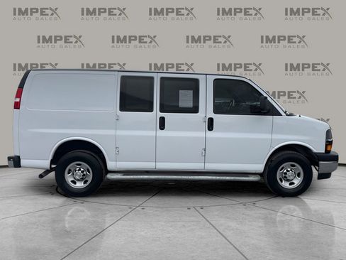 Used 2024 Chevrolet Express 2500 w/ Driver Convenience Package image 6