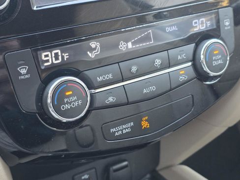 Used 2015 Nissan Rogue SL w/ SL Premium Package image 18